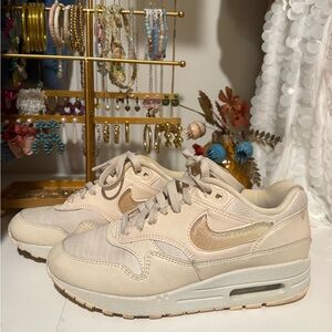 Nike Women's Beige and Cream Sneakers